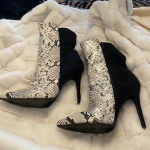 SEXY BOOTS! BLACK SUEDE! FAUX LEATHER SNAKESKIN CREAM, SILVER AND BLACK. SIZE 9